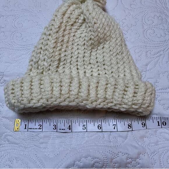 Handmade Knit Hat And Mittens Set - Picture 8 of 9